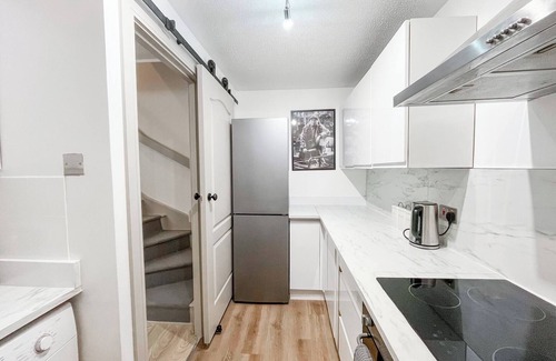 Barnet House | Entire 2 Bedroom House 7m To Station