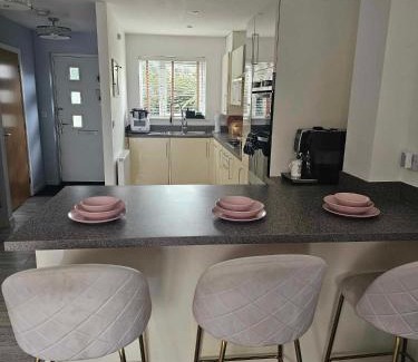 Plymouth Apartment | Entire 2 Bedroom House Modern Stylish Luxury