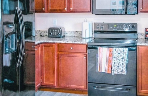 Christiansburg House | Entire 2 Bedroom Modern Home, 9 Minutes Drive to VT and I-81!