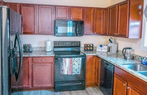 Christiansburg House | Entire 2 Bedroom Modern Home, 9 Minutes Drive to VT and I-81!