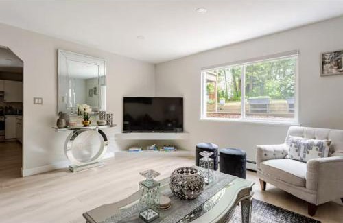 Burke Mountain House | Entire 2 Bedrooms 2 bathrooms private suite in Coquitlam