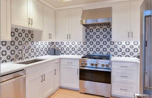 Ashland Cabin | Entire 2nd floor of Plaza North with 3 separate suites each with its own kitchen and bedrooms.