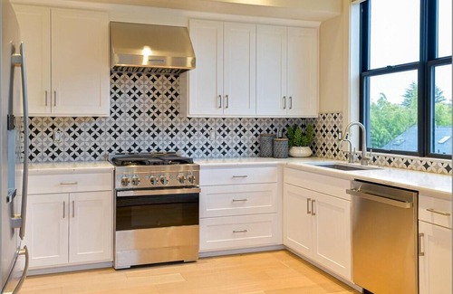 Ashland Cabin | Entire 2nd floor of Plaza North with 3 separate suites each with its own kitchen and bedrooms.