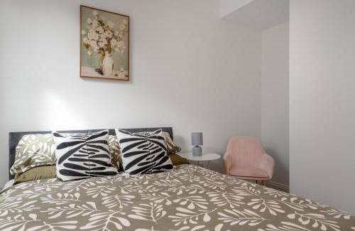 Canning Town Apartment | Entire 3 Bedroom House in London - Canning Town, City Airport, London ExCel