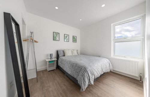 Canning Town Apartment | Entire 3 Bedroom House in London - Canning Town, City Airport, London ExCel