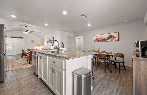 Southgate House | Entire 3-bedroom house in Lubbock. Sleeps 6, pets, fenced yard