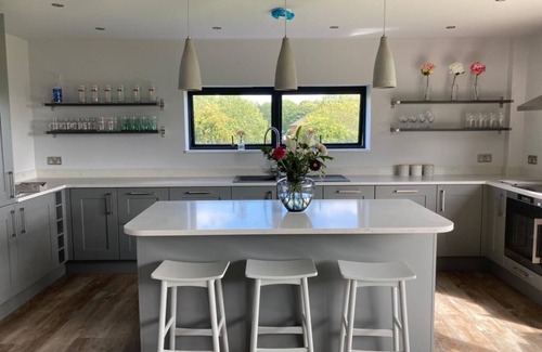 Little Bollington House | Entire 3 bedroom newly converted coach house and garden, awesome views, pub.