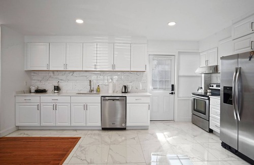 Forest Glen House | Entire 3 Bedroom - Silver Spring 5 Min walk to Metro