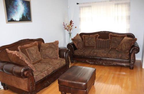 Ajax Apartment | Entire 4 bed room detached residential home