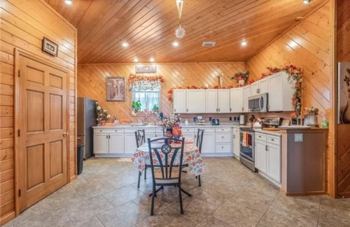 Homosassa Springs House | Entire 4 Suite Botique Hotel like home w/Indoor Pool & Waterfalls