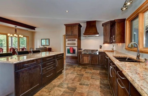 South Algonquin Cottage | Entire 5 bed 5500 Sq ft Waterfront Home