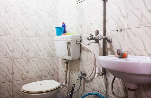 Dilshad Garden Apartment | Entire Air-Conditioned Apartment Near Metro Station