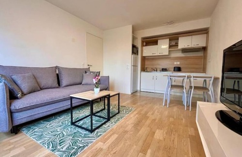L'Echat Apartment | Entire apartment, 2 rooms with private parking