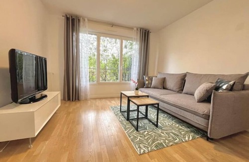 L'Echat Apartment | Entire apartment, 2 rooms with private parking