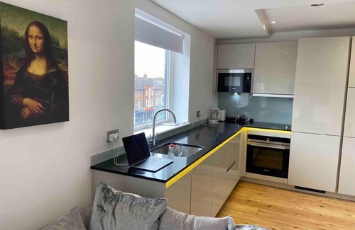 Potters Bar Apartment | Entire Apartment - Amazing Location, Hertfordshire