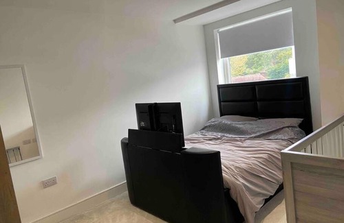 Potters Bar Apartment | Entire Apartment - Amazing Location, Hertfordshire