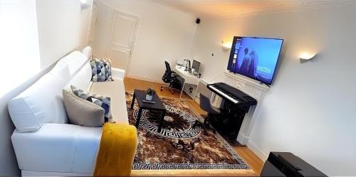 Queen's Gate Apartment | Entire Apartment Knightsbridge