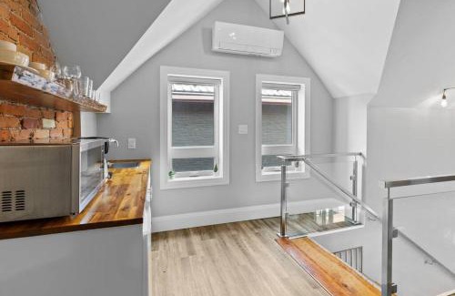 Mount Hope Huron Park Apartment | ENTIRE BACHELOR UNIT EN-SUITE ACROSS FROM GOOGLE - br4