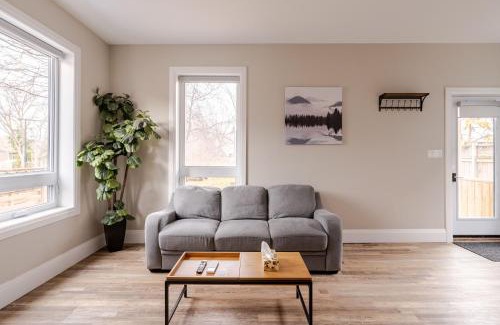 Mount Hope Huron Park Apartment | ENTIRE BACHELOR UNIT EN-SUITE ACROSS FROM GOOGLE - br3