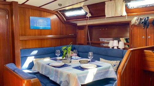 Birgu Boat Rental | Entire boat 3 cabins in Birgu vittoriosa