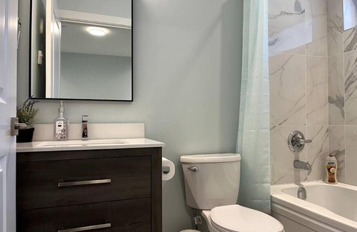 Kerrisdale House | Entire Brand new 3 bed 2 bath Guesthouse