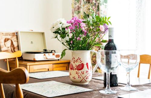 Littlehampton House | Entire Bungalow between Sea and National Park