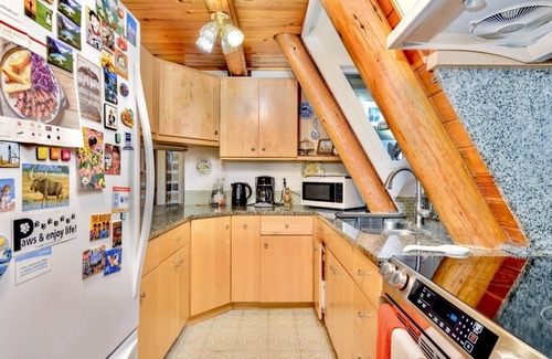 Sammamish Cabin | Entire Cabin Lake Retreat Near Bellevue & Seattle!