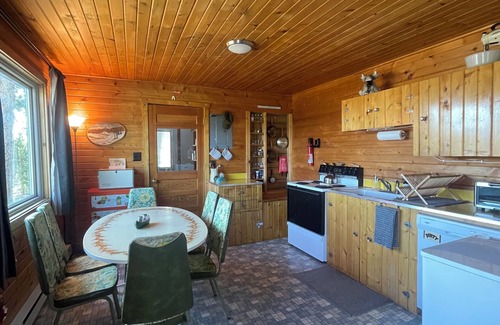 Grand Lake Cabin | Entire Cabin: Step Back in Time at The Piney Lodge