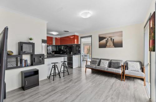 Ngunnawal House | Entire Comfy and Stylish 3BD House in Ngunnawal