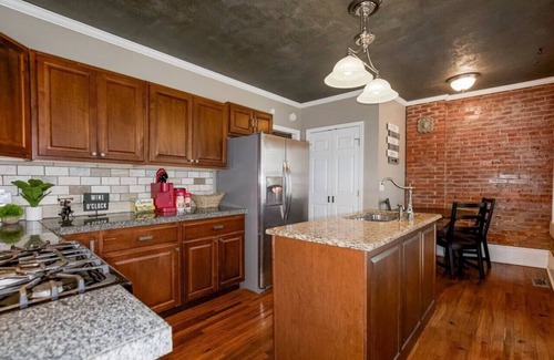 Columbus Park House | Entire Complex/4 bedrooms/9 beds