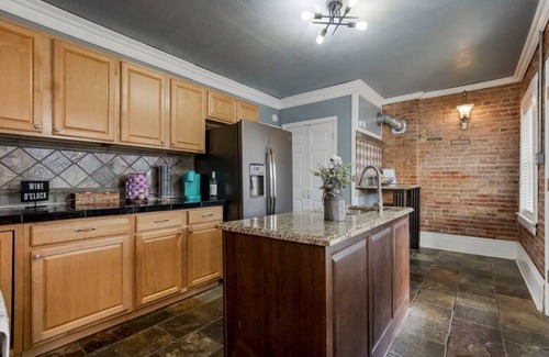Columbus Park House | Entire Complex/4 bedrooms/9 beds