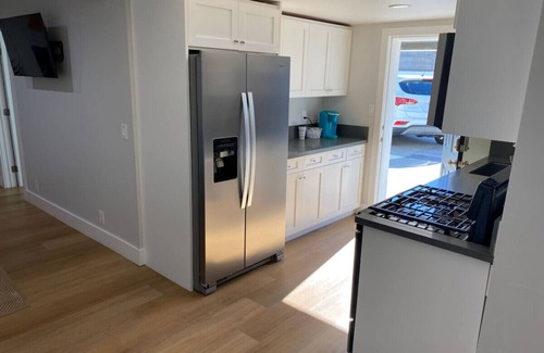 Huntington Beach Bed & Breakfast | Entire Complex | Steps To The Sand | Sleeps 20