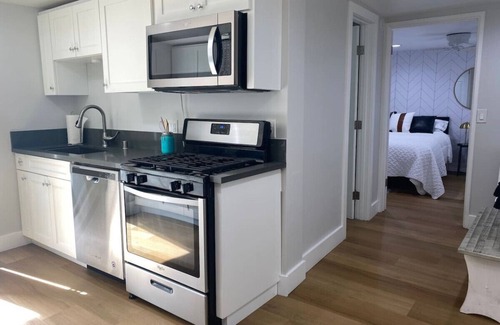 Huntington Beach Bed & Breakfast | Entire Complex | Steps To The Sand | Sleeps 20