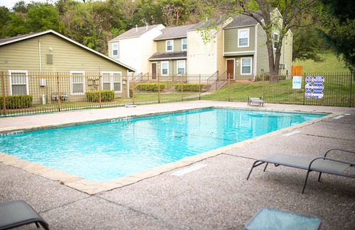 Waco Condo | Entire Condo in Gated Community - with Pool