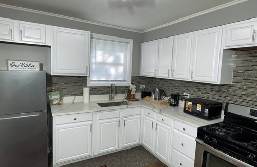Park Forest House | Entire Cozy Home + Free Wifi + Free Parking/Central location nearby freeway