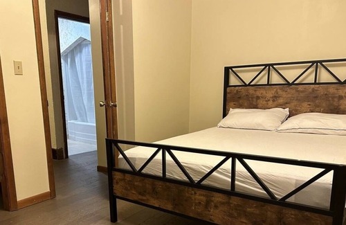 Niagara Falls House | Entire Cozy home in downtown Niagara Falls (USA), near all the main attractions.
