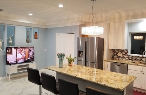 Midway City House | Entire Cozy Home with Enclosed Patio Near Disneyland