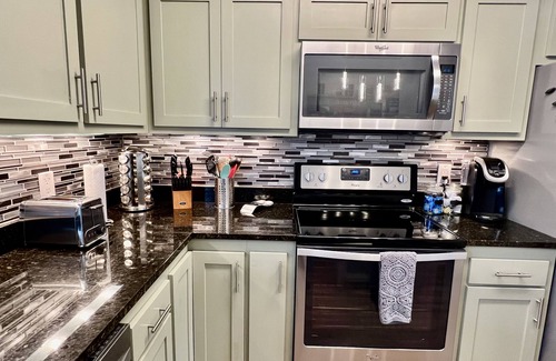 Sunnyside Condo | Entire Cozy nice Clean 2BR newly Remodel Condo 0.3mi from Kaiser Sunnyside