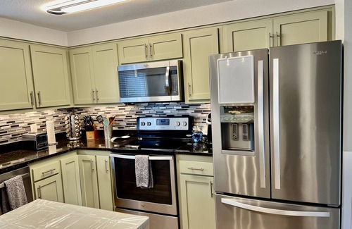 Sunnyside Condo | Entire Cozy nice Clean 2BR newly Remodel Condo 0.3mi from Kaiser Sunnyside