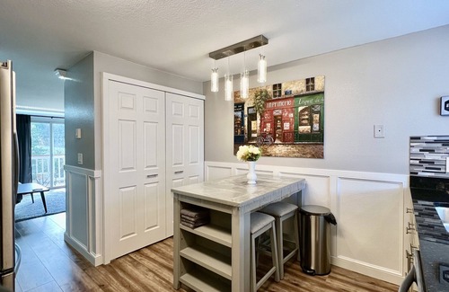 Sunnyside Condo | Entire Cozy nice Clean 2BR newly Remodel Condo 0.3mi from Kaiser Sunnyside