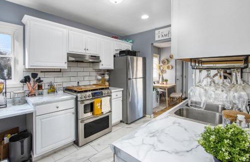 Eastwood House | Entire Cute Boho Home Near Hospital, Expo Center, Free Parking