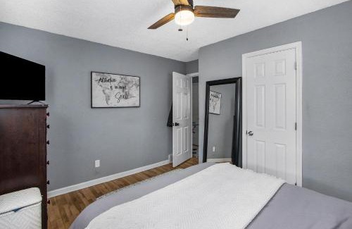 Eastwood House | Entire Cute Boho Home Near Hospital, Expo Center, Free Parking