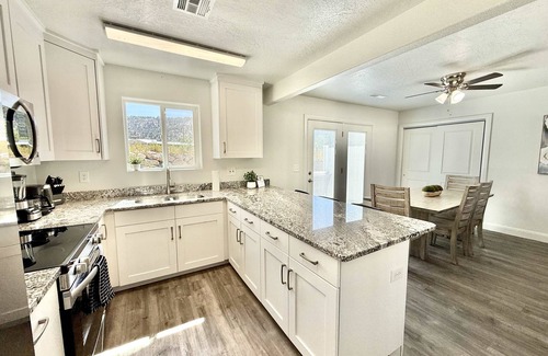 Glendale House | Entire Duplex near Zion with 2 hot tubs, sleeps 9