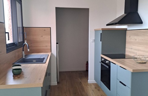 La Palme Apartment | Entire dwelling located near the sea with shared pool and garage.