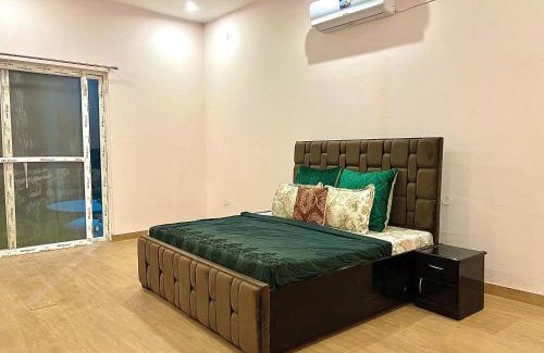 Gurugram Villa | entire farmhouse with Jacuzzi for parties in hills