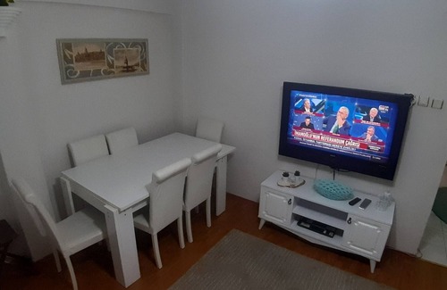 Sirinevler Mahallesi House | Entire flat 2 bedroom 1 saloon 1 kitchen 1 bathroom wc so close subway