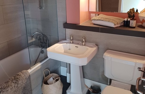 Shacklewell Apartment | Entire flat in converted printworks, East London