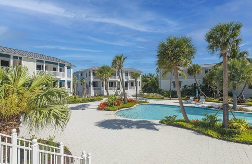 Islamorada Condo | Entire Floor - 8 BR overlooking pool, sandy beach & Ocean! Luxury finishings