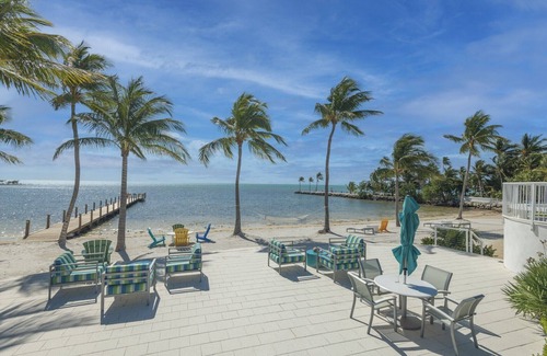 Islamorada Condo | Entire Floor - 8 BR overlooking pool, sandy beach & Ocean! Luxury finishings