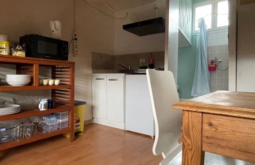 Saint Jean Station District Bed & Breakfast | Entire floor ideal for family near station